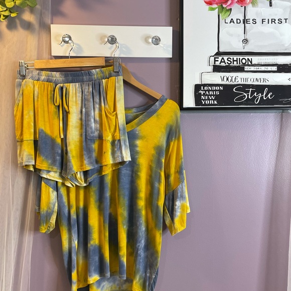 New Tie Dye Short Set with Matching Mask - Picture 2 of 14